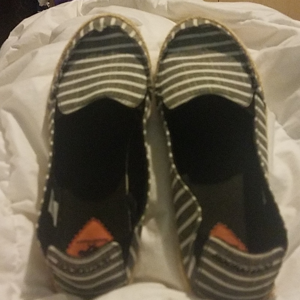 Rocket dogs slip ons